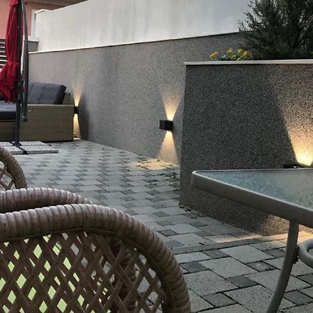 Holiday Home Aspalathos - With Free Parking, Near The Beach, A Few Minutes' Walking Distance To The Unesco Palace สปลิท ภายนอก รูปภาพ