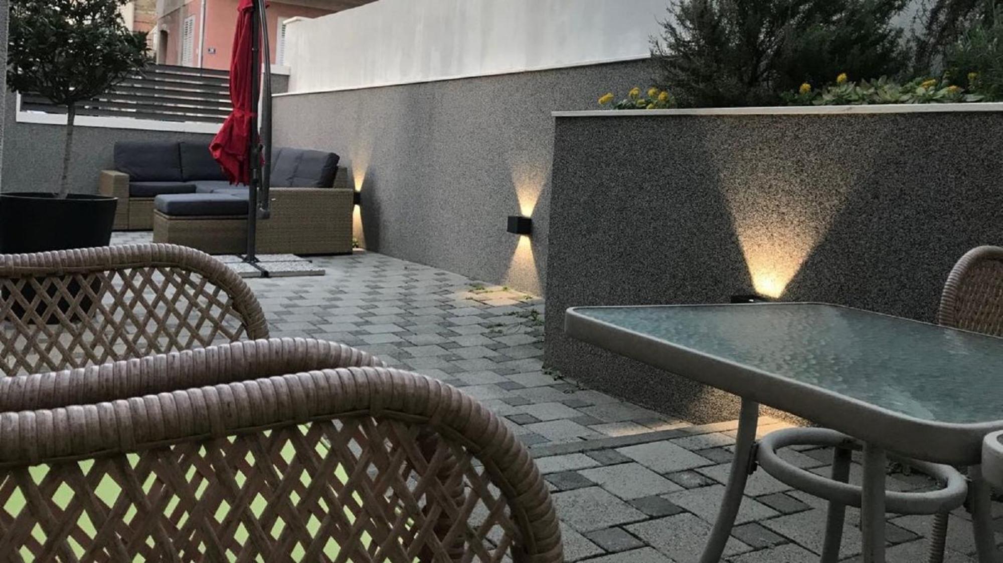 Holiday Home Aspalathos - With Free Parking, Near The Beach, A Few Minutes' Walking Distance To The Unesco Palace สปลิท ภายนอก รูปภาพ