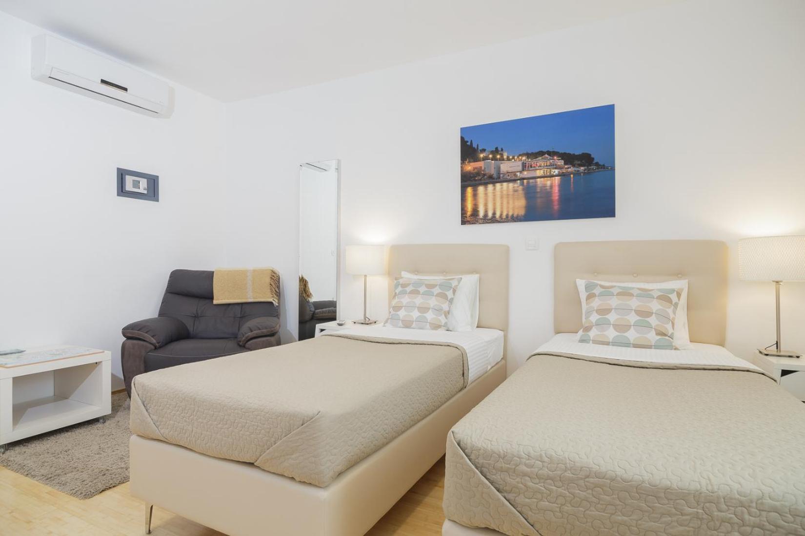 Holiday Home Aspalathos - With Free Parking, Near The Beach, A Few Minutes' Walking Distance To The Unesco Palace สปลิท ภายนอก รูปภาพ