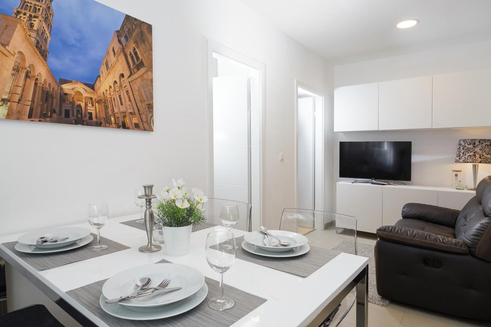 Holiday Home Aspalathos - With Free Parking, Near The Beach, A Few Minutes' Walking Distance To The Unesco Palace สปลิท ภายนอก รูปภาพ
