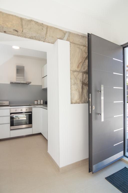 Holiday Home Aspalathos - With Free Parking, Near The Beach, A Few Minutes' Walking Distance To The Unesco Palace สปลิท ภายนอก รูปภาพ