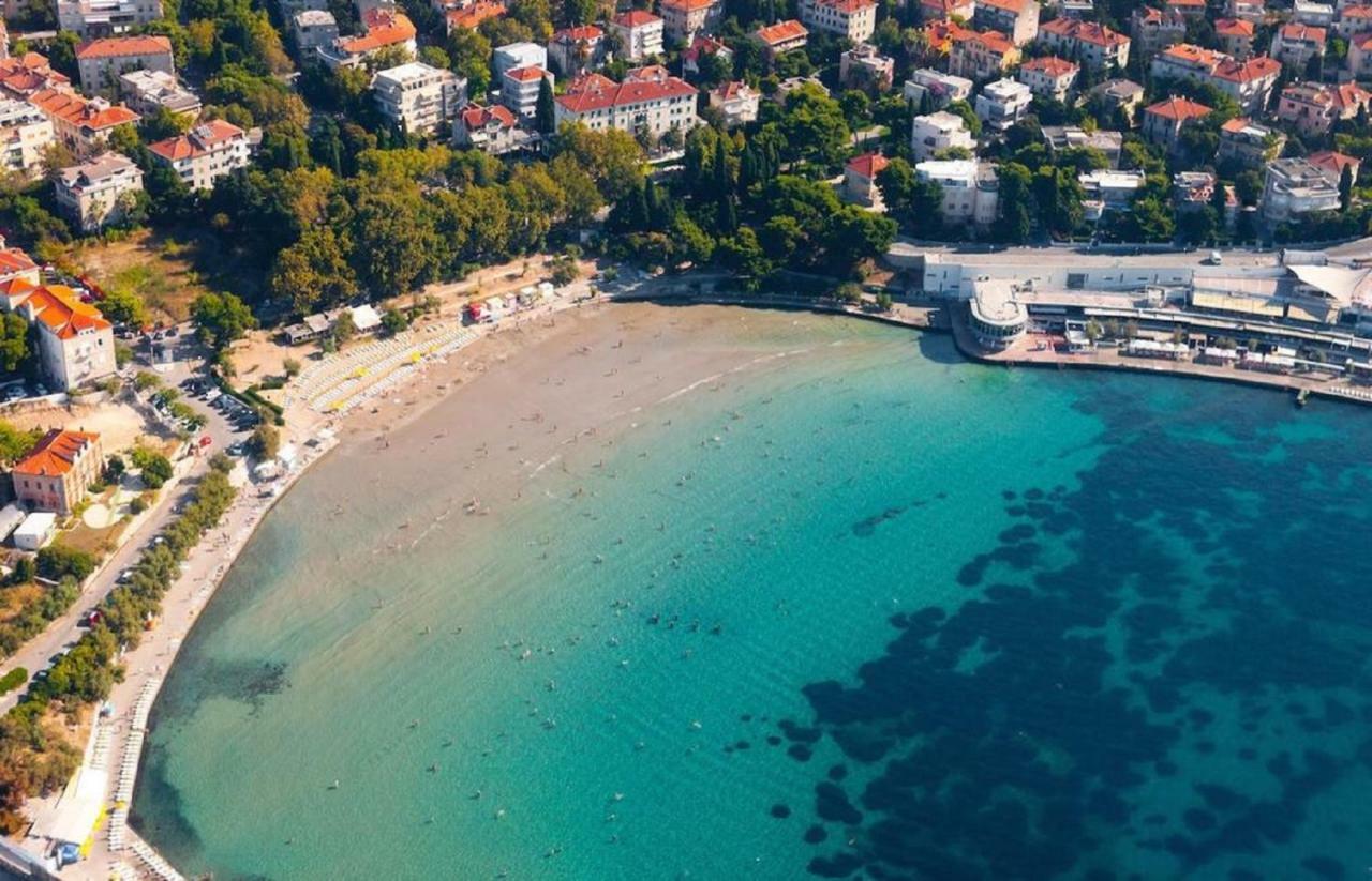 Holiday Home Aspalathos - With Free Parking, Near The Beach, A Few Minutes' Walking Distance To The Unesco Palace สปลิท ภายนอก รูปภาพ