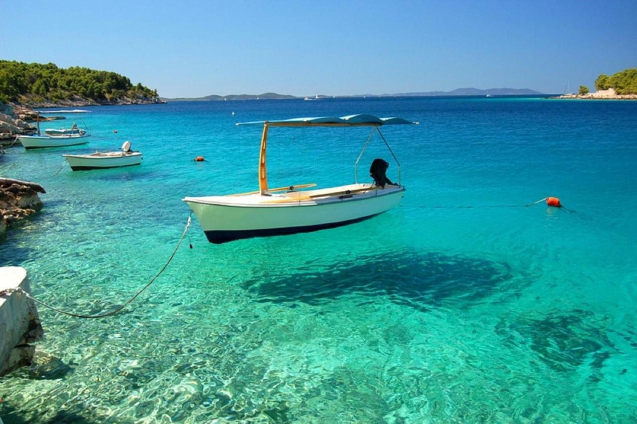 Holiday Home Aspalathos - With Free Parking, Near The Beach, A Few Minutes' Walking Distance To The Unesco Palace สปลิท ภายนอก รูปภาพ